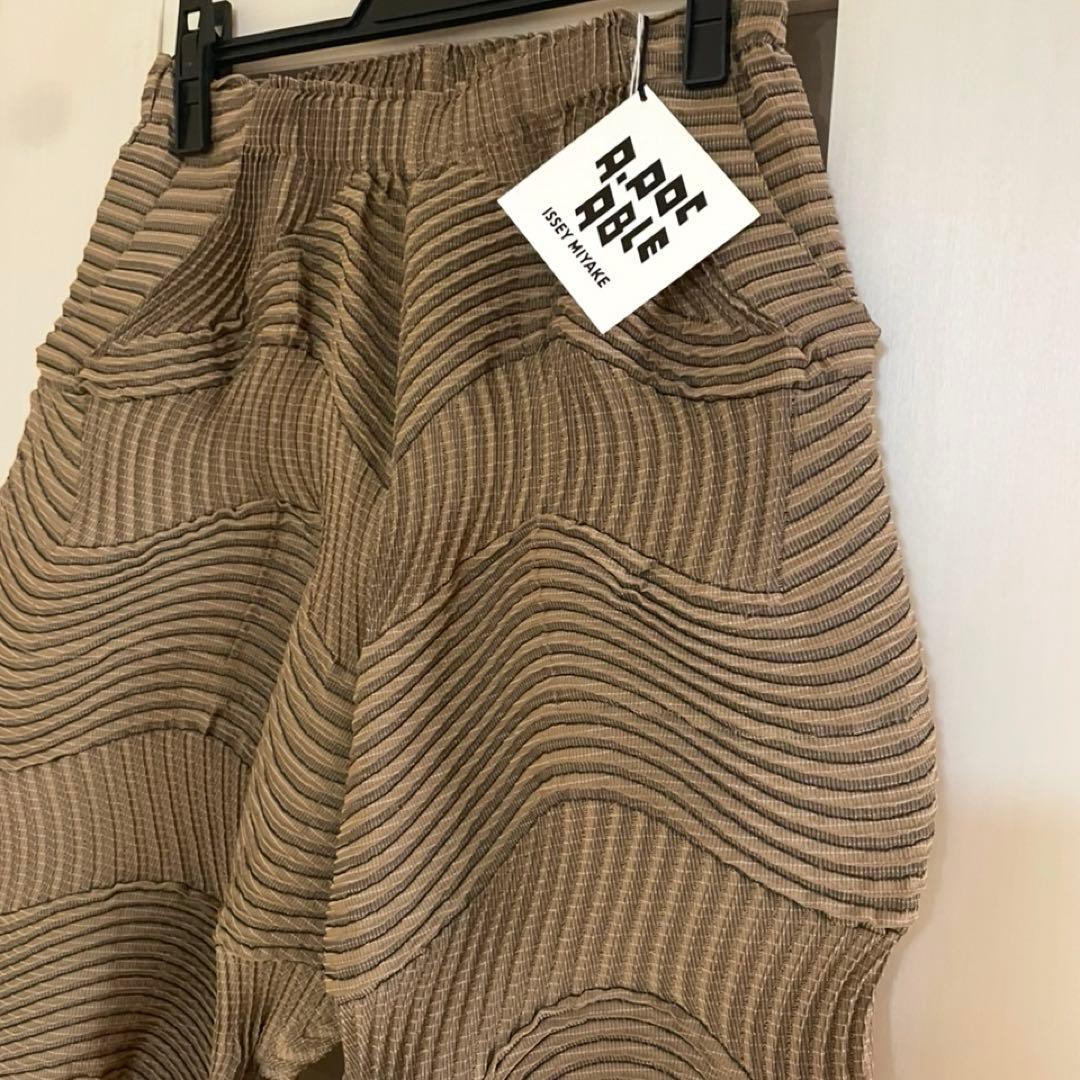 新品タグ付き　A-POC ABLE イッセイミヤケ　波形プリーツパンツ