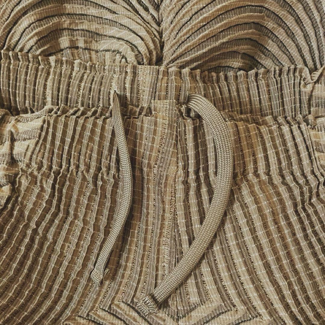 新品タグ付き　A-POC ABLE イッセイミヤケ　波形プリーツパンツ