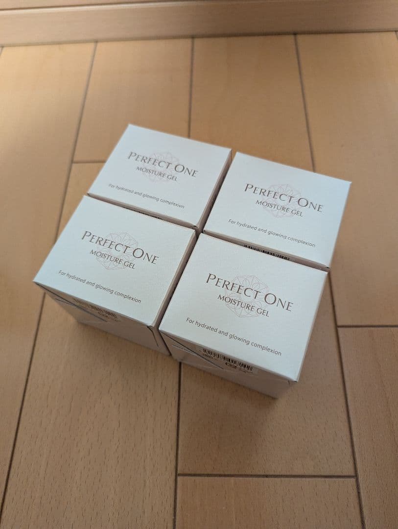 パーフェクトワン　モイスチャージェル　4個