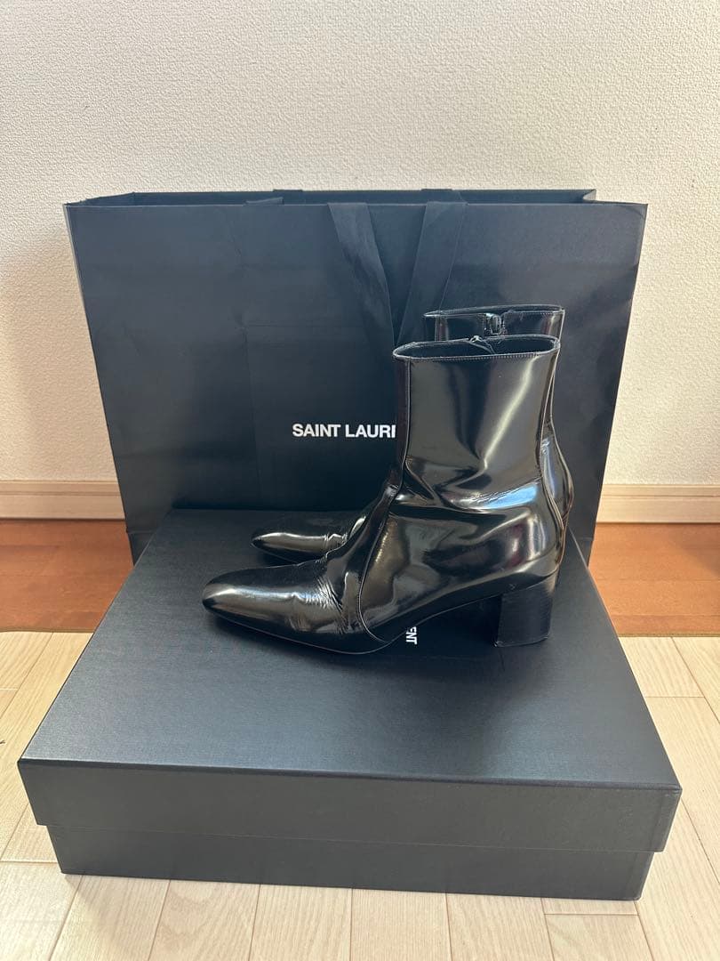 SAINT LAURENT エナメル　ヒールブーツ