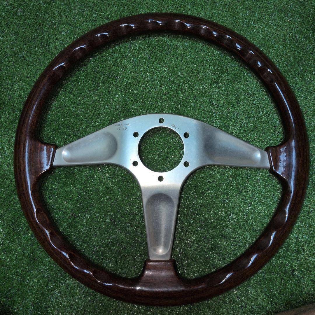 時代物、使用無し、 超美品です。MOMO- ウッドステアリング37㌢