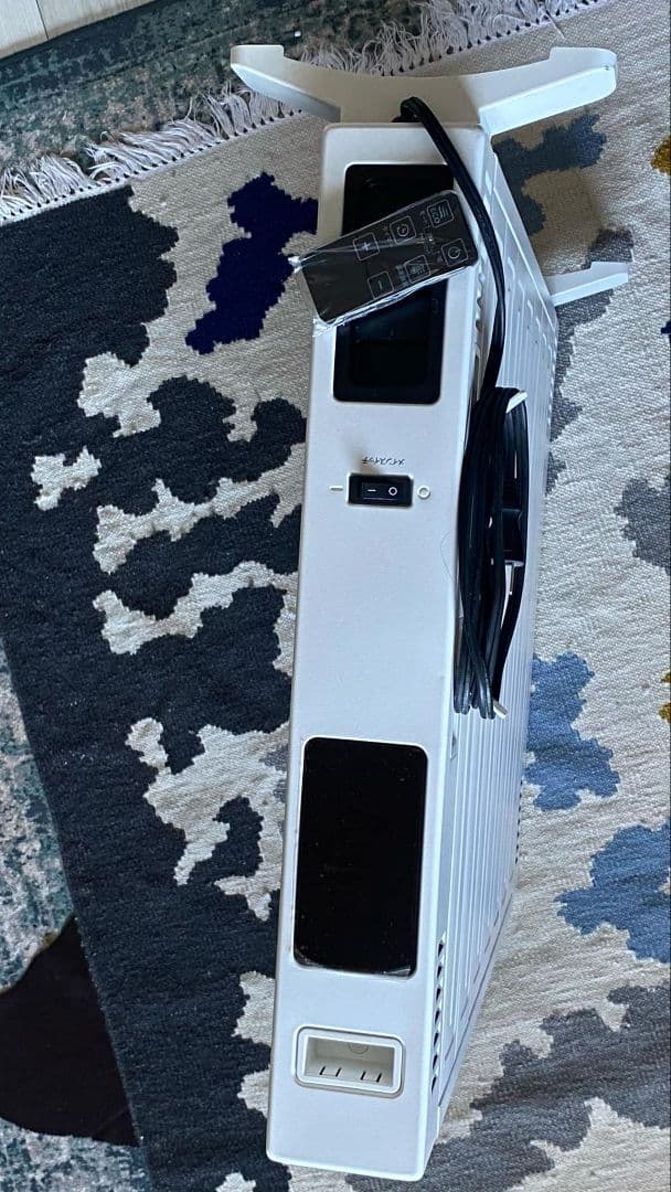 ホワイト スリムデザイン 電気ヒーター エスケイジャパ。