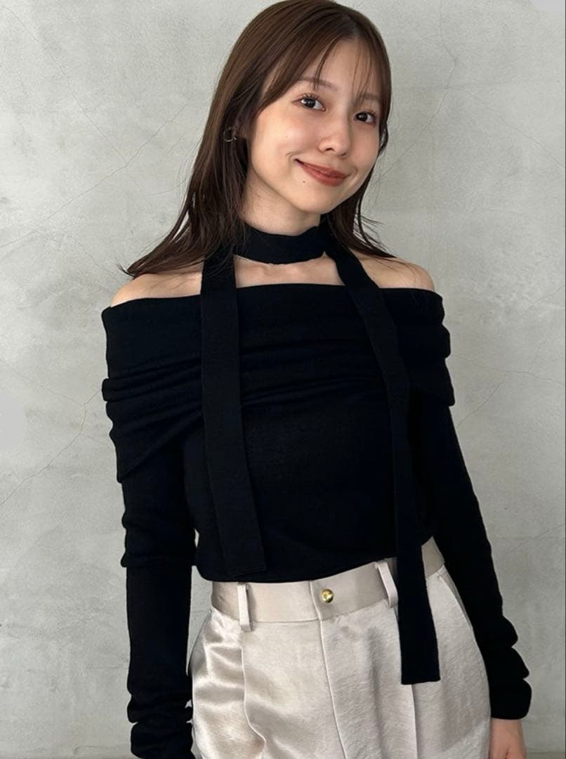 オフショルフロッキーチュールトップス　Black
