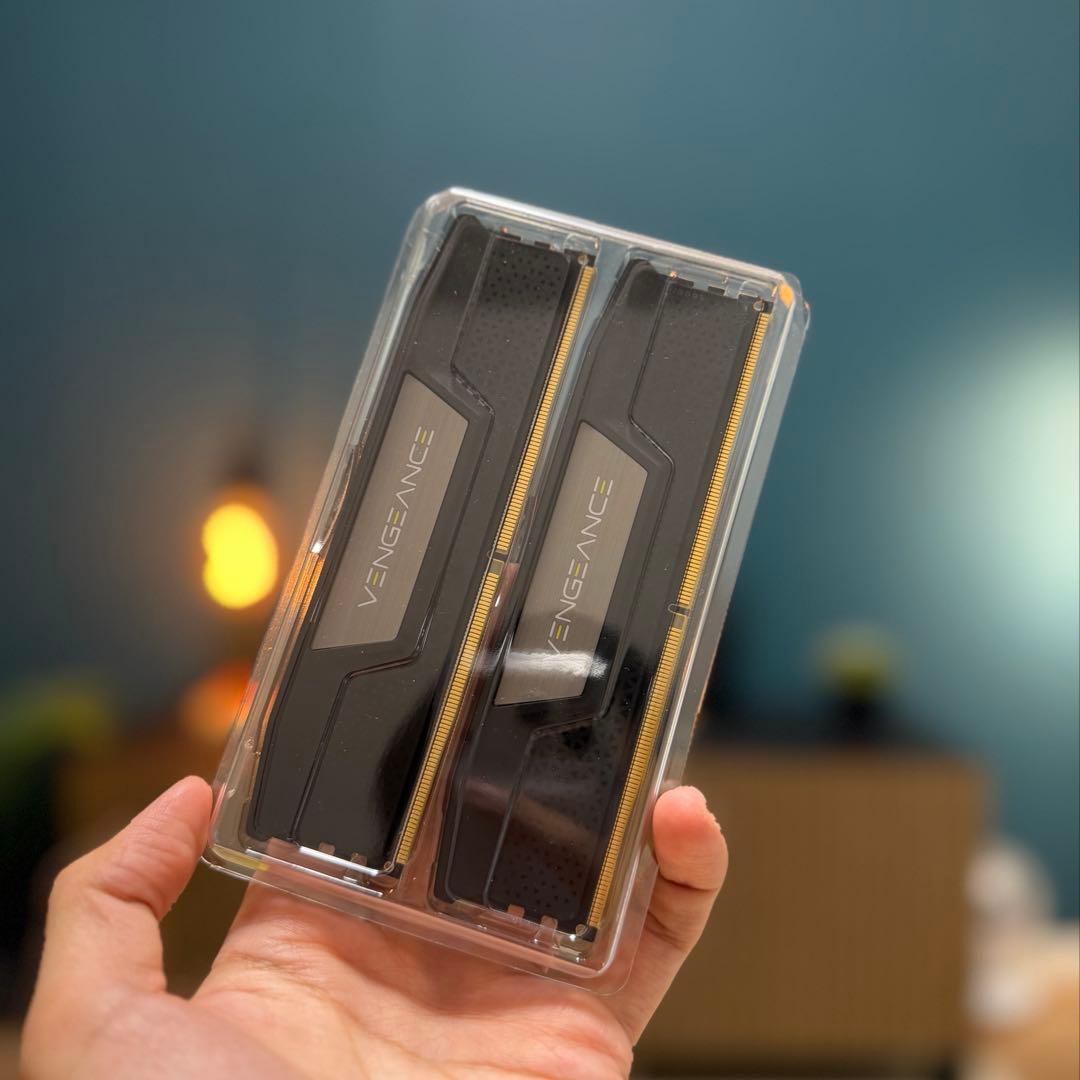 メモリー CORSAIR VENGEANCE DDR5 32GB 6200MHz