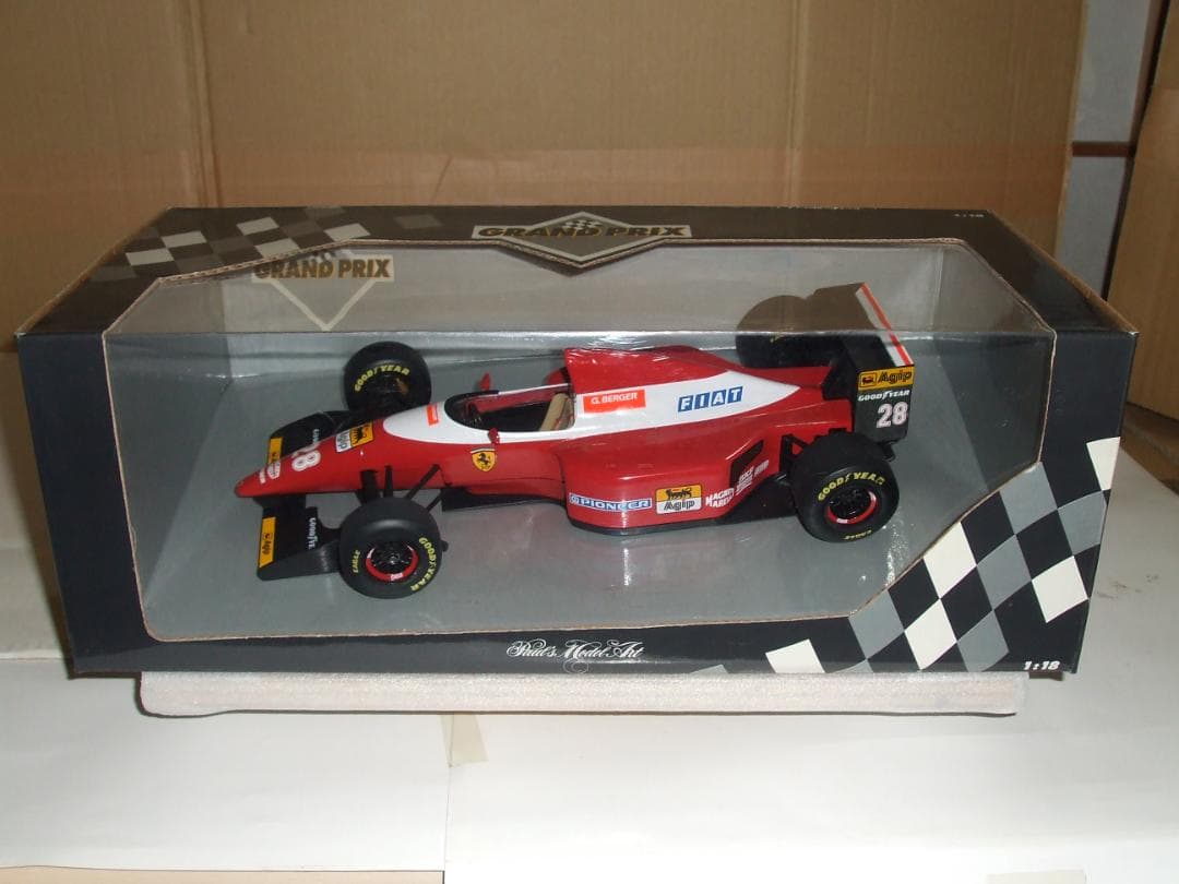 ミニチャンプス　１／１８　フェラーリ　F93A　＃２８　ベルガー　ノードライバー