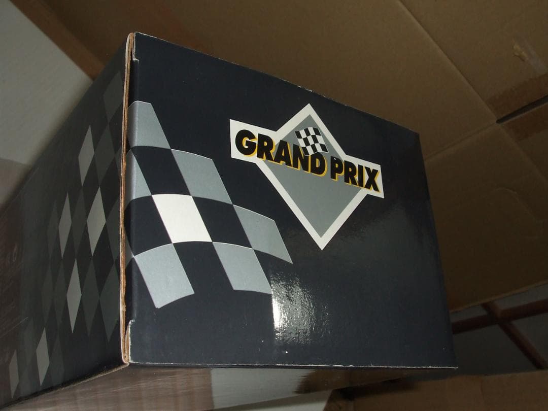 ミニチャンプス　１／１８　フェラーリ　F93A　＃２８　ベルガー　ノードライバー