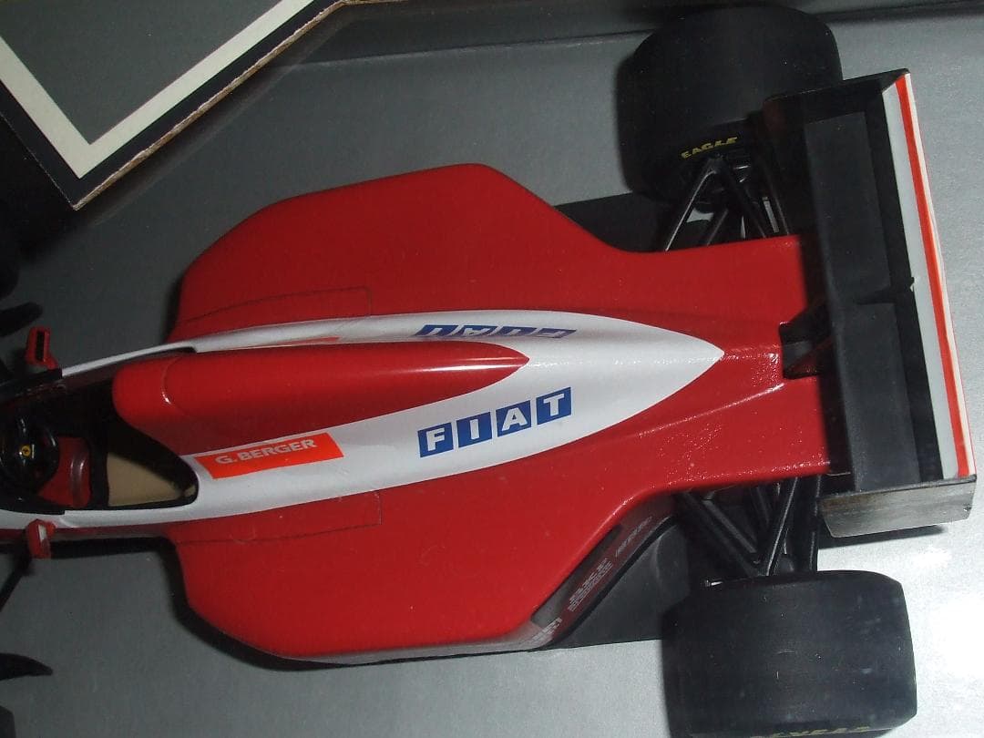 ミニチャンプス　１／１８　フェラーリ　F93A　＃２８　ベルガー　ノードライバー