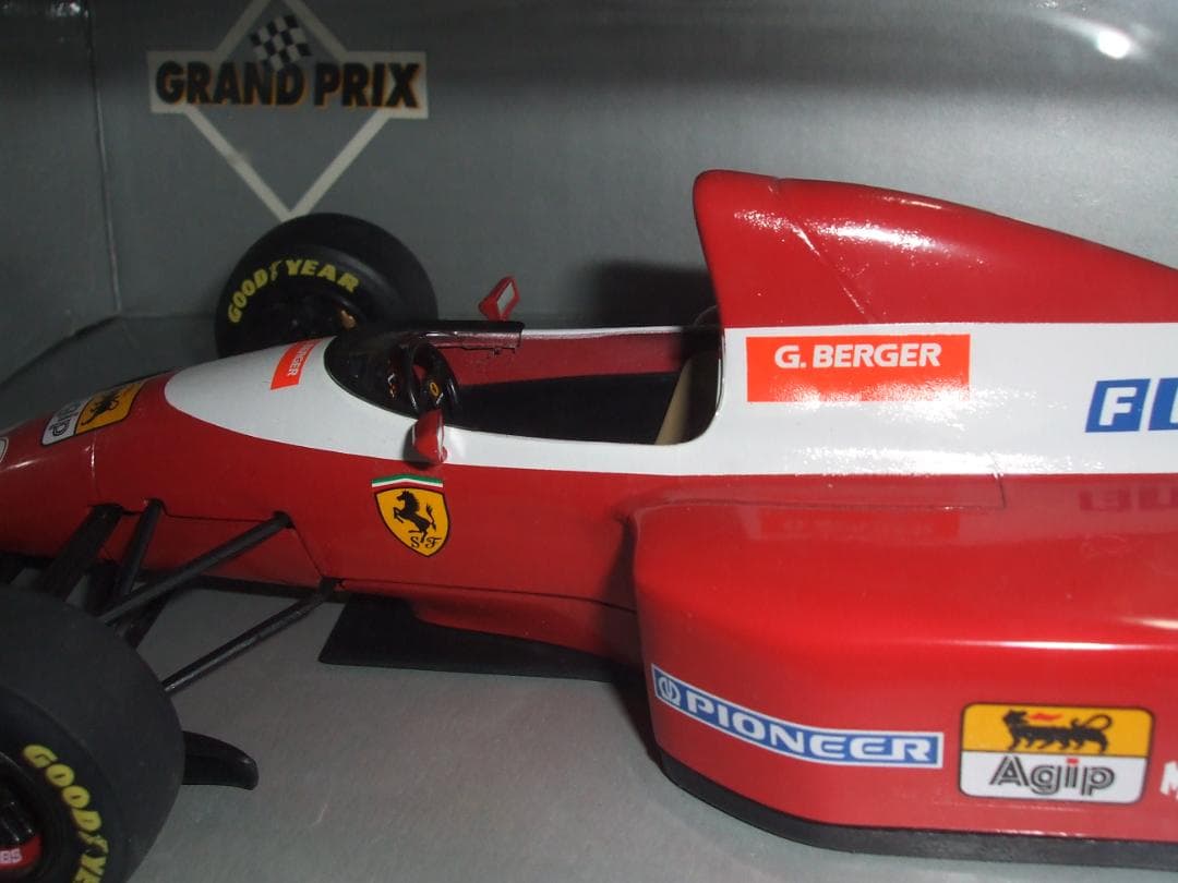 ミニチャンプス　１／１８　フェラーリ　F93A　＃２８　ベルガー　ノードライバー