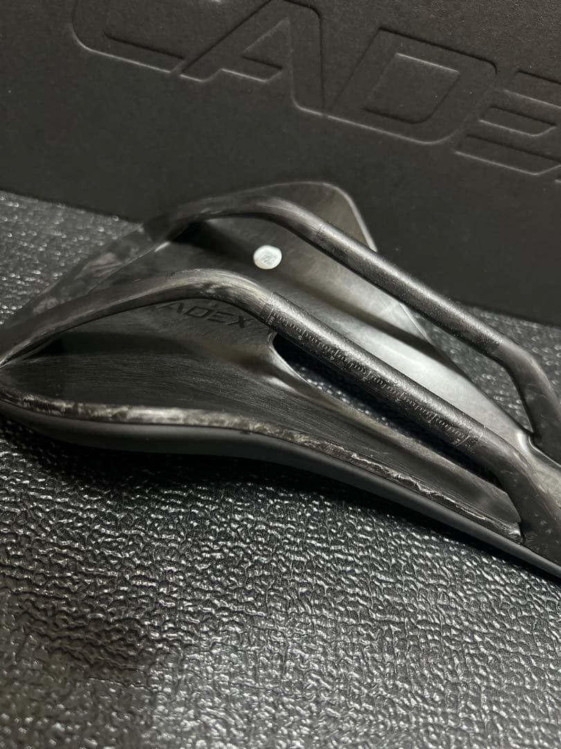 【新品】 CADEX AMP カーボンサドル 129g