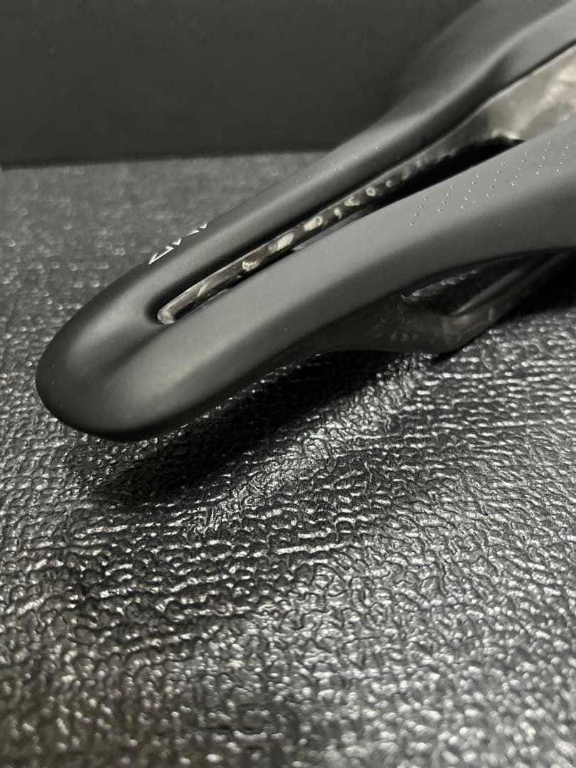 【新品】 CADEX AMP カーボンサドル 129g