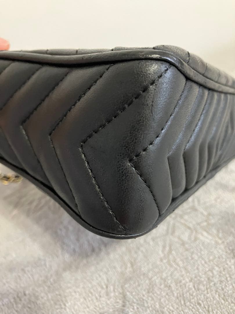 CHANEL ブラック ショルダーバッグ タッセル付き