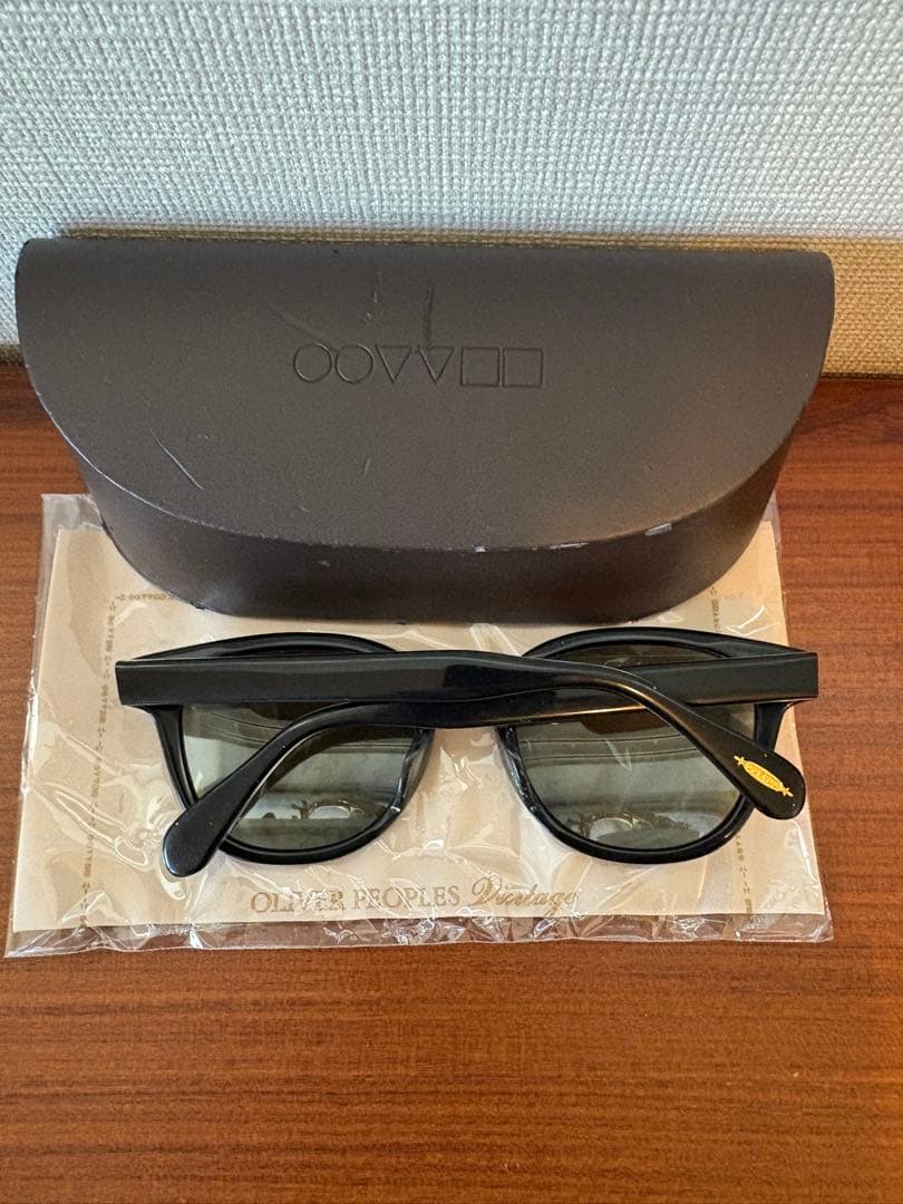 Oliver Peoples ブラックサングラス