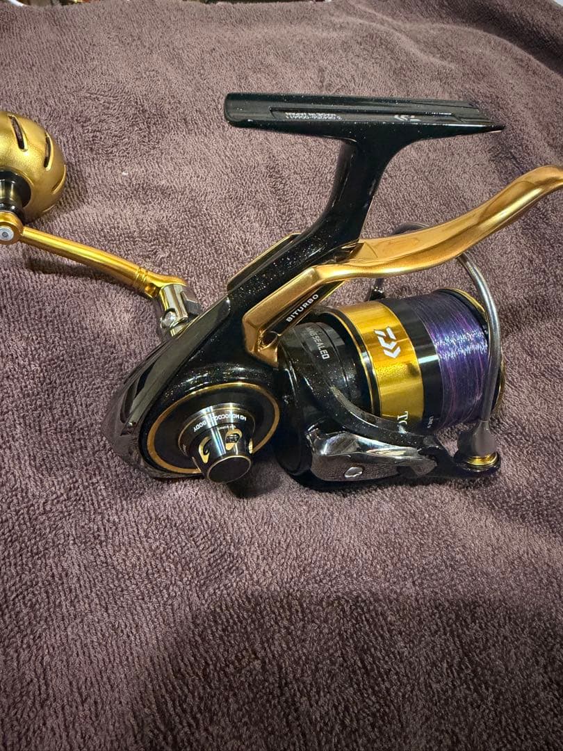 ダイワ22トーナメントISO 3000XH-LBDカスタム美品！