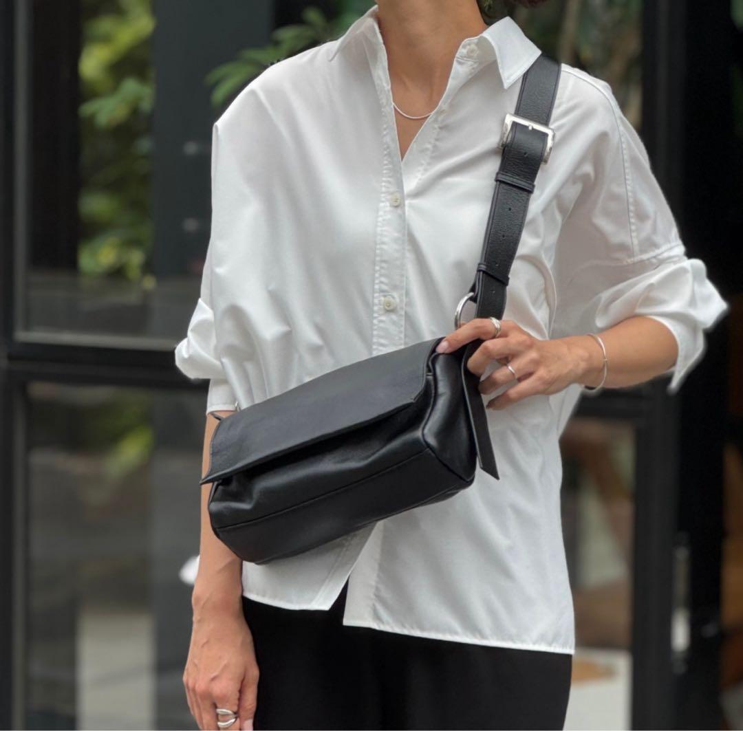 BEARDSLEY ビアズリー レザーボディバッグ