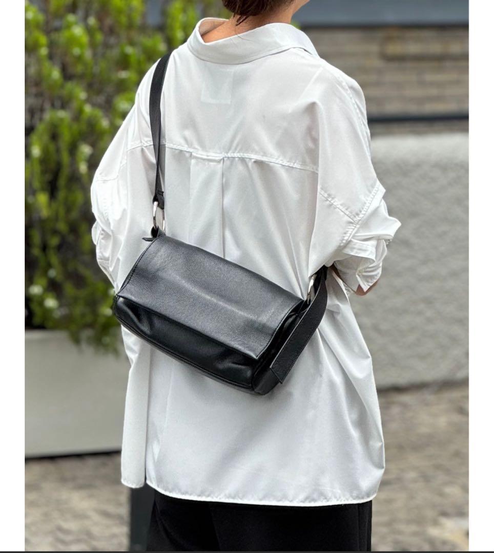 BEARDSLEY ビアズリー レザーボディバッグ