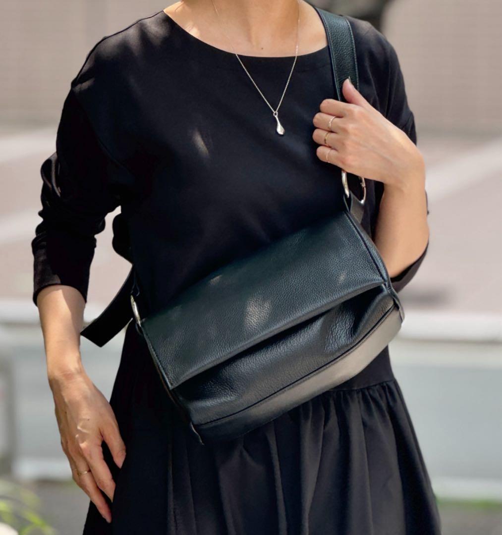 BEARDSLEY ビアズリー レザーボディバッグ