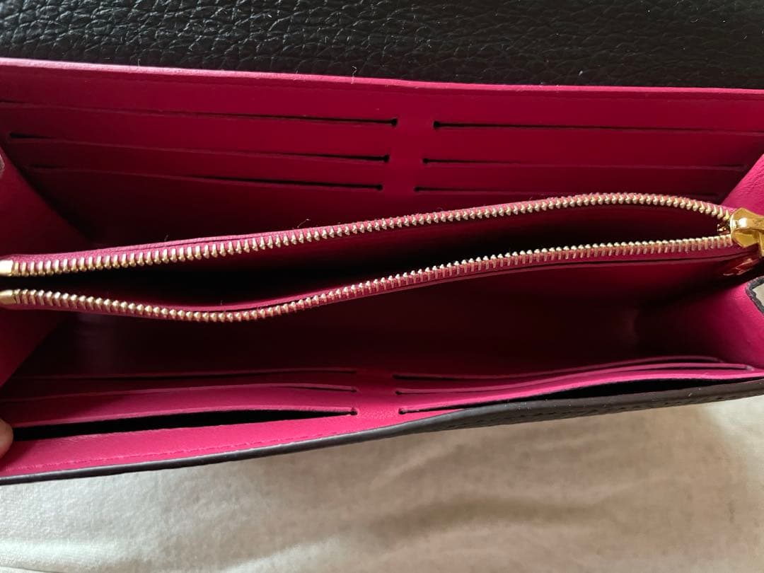 黒 ルイヴィトンポルトフォイユ カプシーヌ長財布 M61248