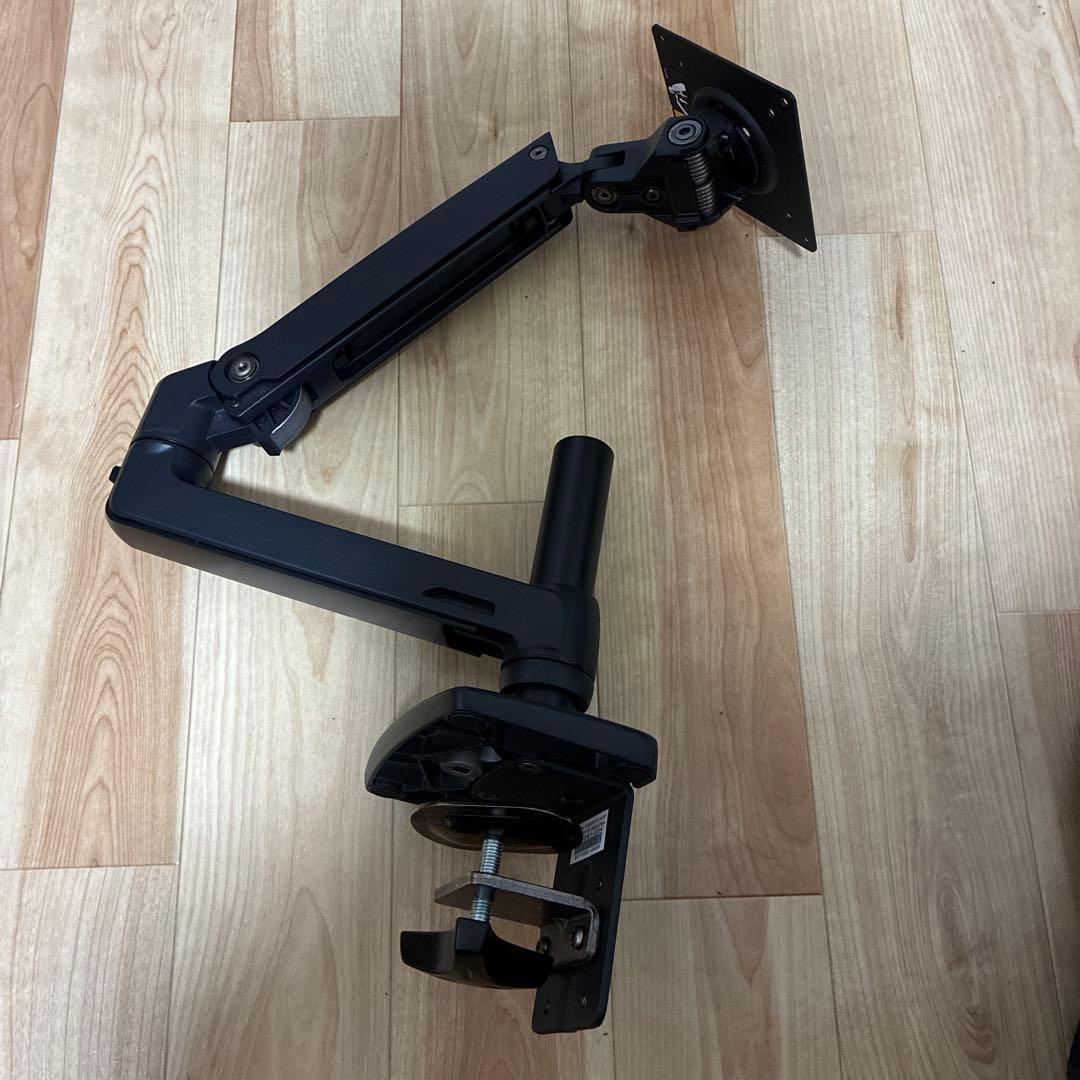 エルゴトロン　ブラック モニターアーム 金属製 角度調整可能