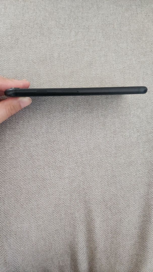 【hina】Apple iPhone SE 第2世代 64GB ブラック