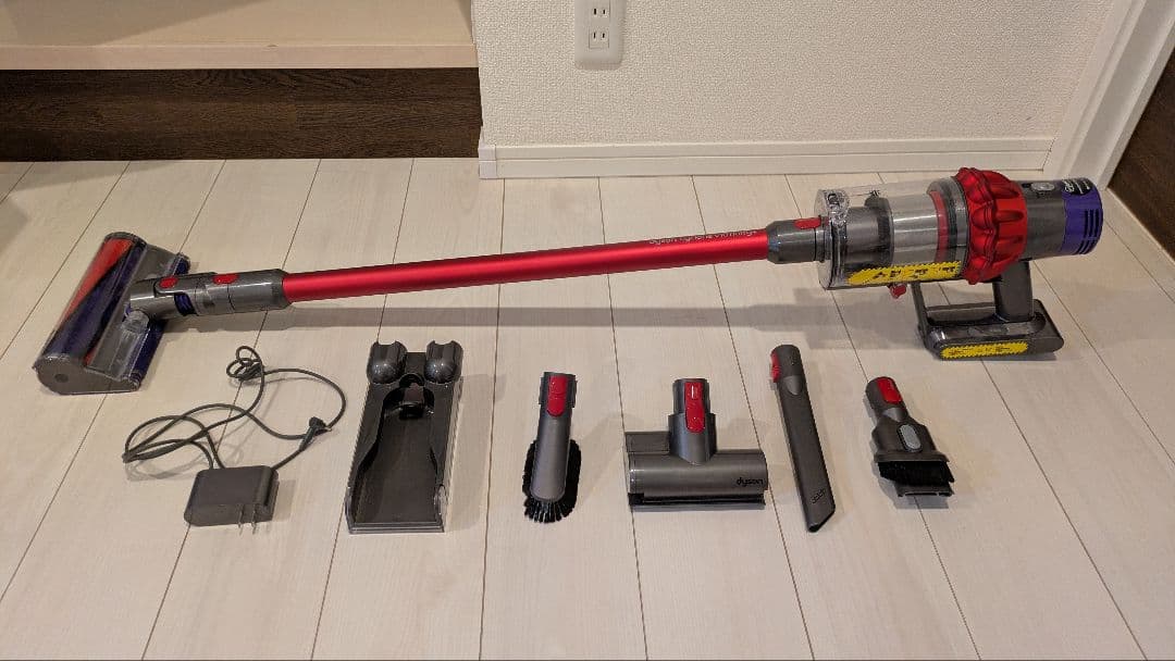 Dyson cyclone V10 fluffy アタッチメント多数 中古品