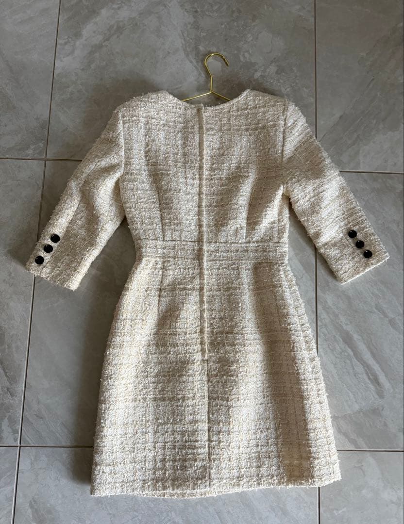 シェリエ shellerアイボリー ツイード ボタン付きミニワンピース