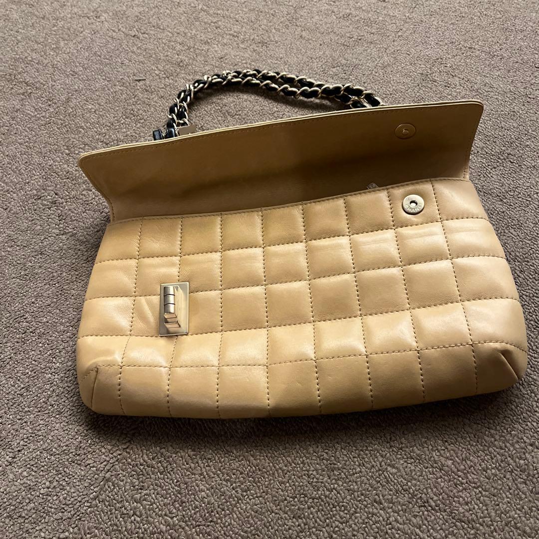 CHANELチョコバーミニバッグ