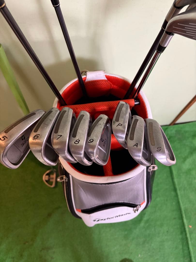 テーラーメイド　ゴルフセット　13本　キャディーバッグ付き
