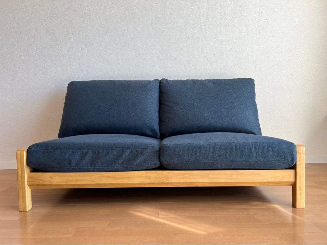 ダークブルー2人掛けソファ