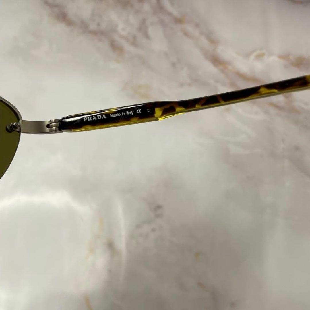 Rachel着用 PRADA サングラス リムレス　ワイヤー