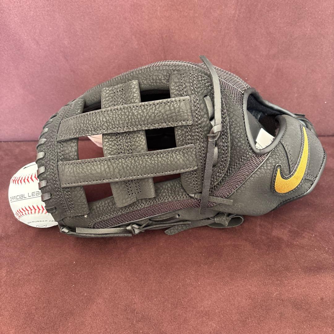 NIKE野球グローブ左用　Force Edge Fielding Glove