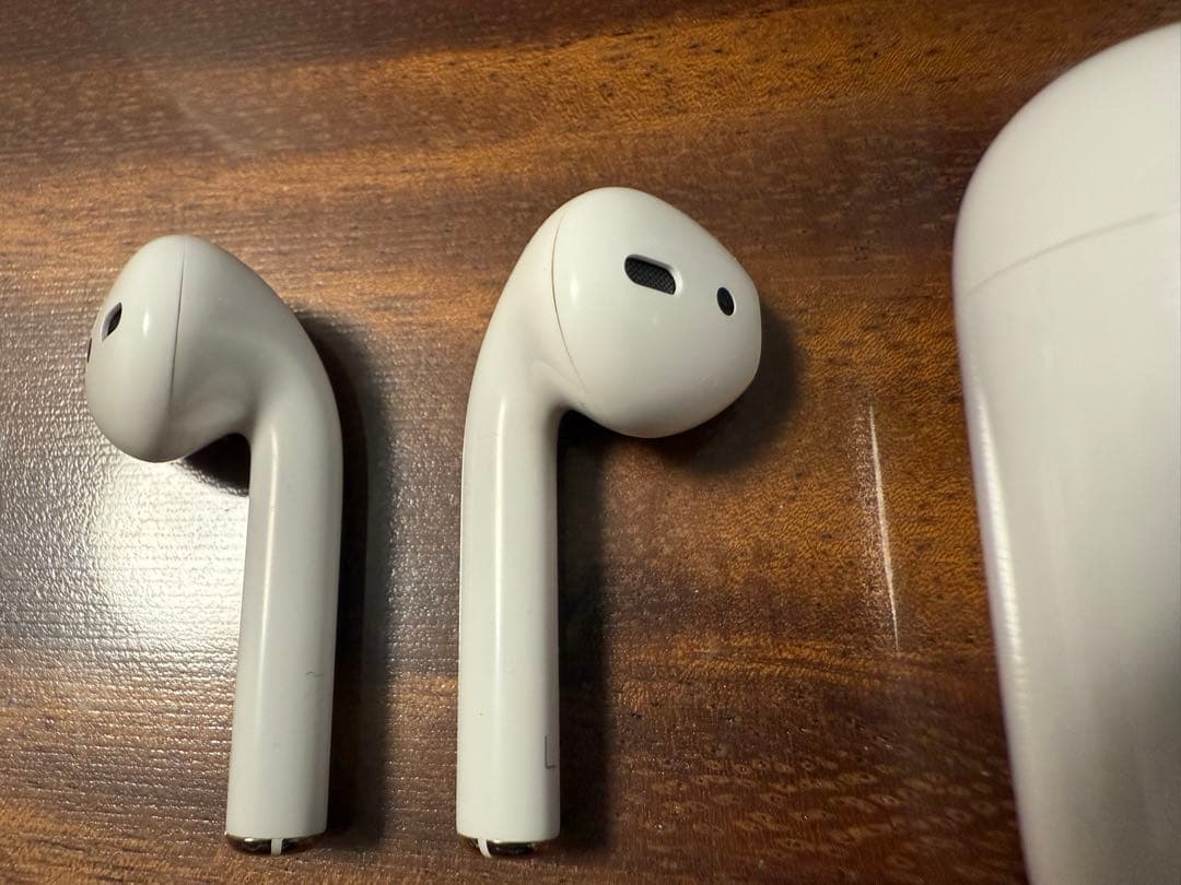 シュウ AirPods 第二世代 エアーポッズ アップル純正