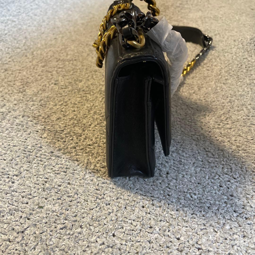 ２３日まで限定価格　ノベルティCHANEL ブラックレザー キルティングバッグ