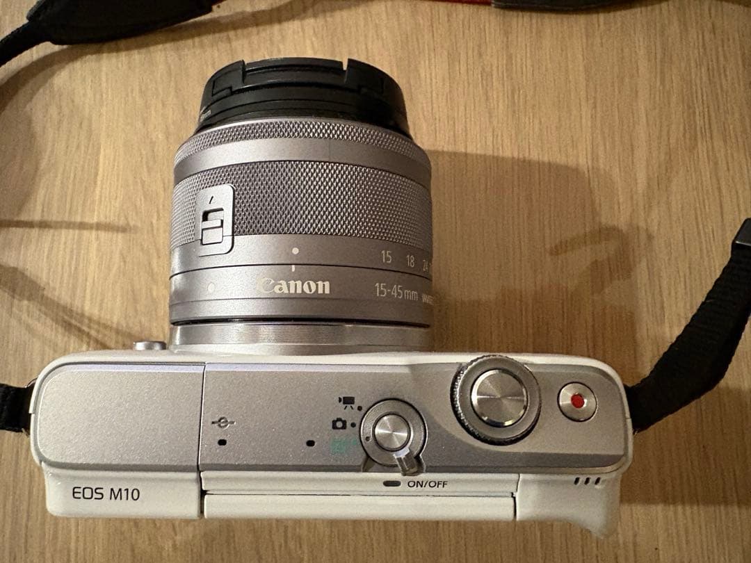 Canon EOS M10 ダブルズームキット ホワイト Wi-Fi内蔵