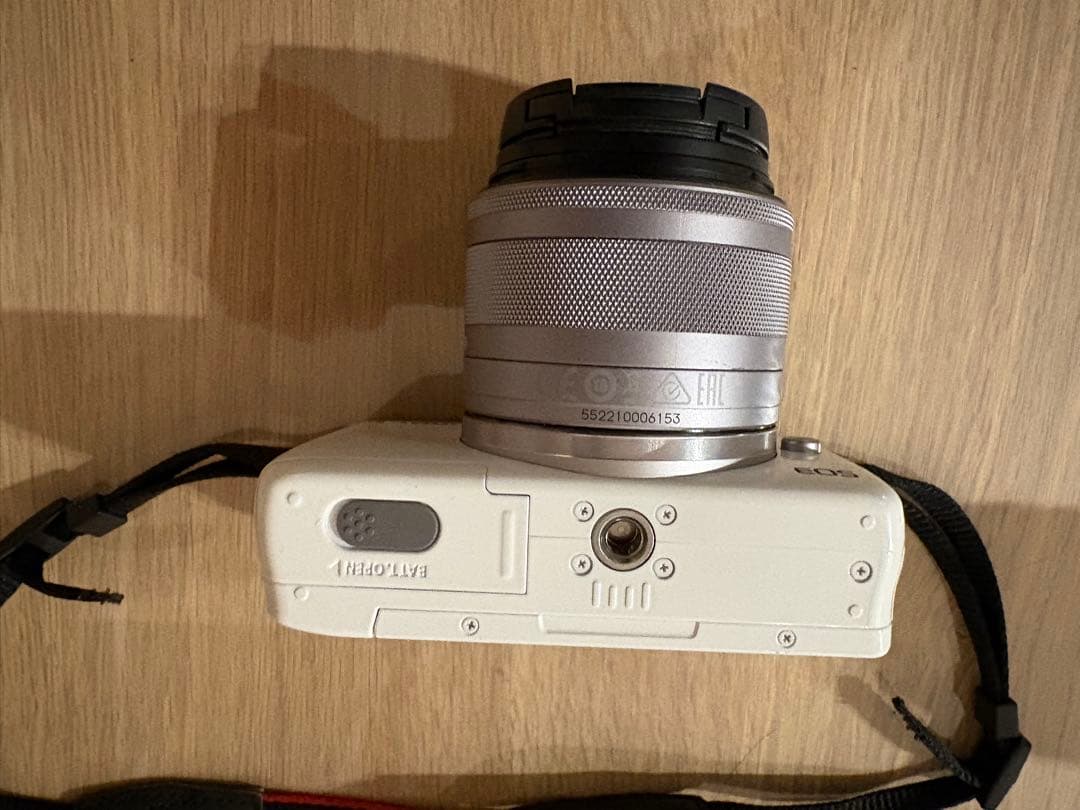 Canon EOS M10 ダブルズームキット ホワイト Wi-Fi内蔵