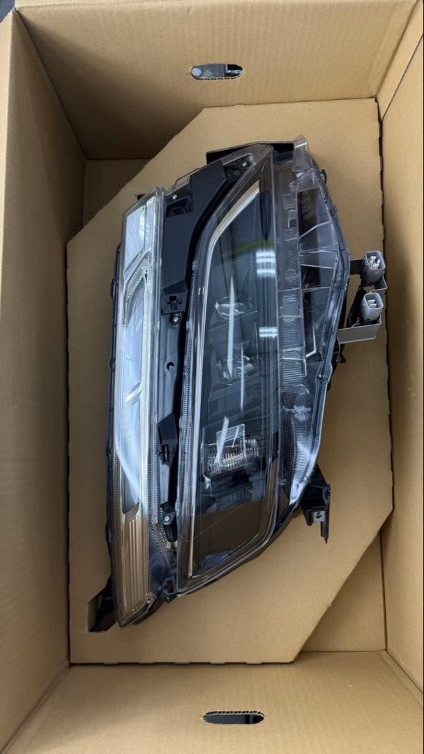 美品✨【トヨタ ヴォクシー80系後期 】純正 ヘッドライト 右