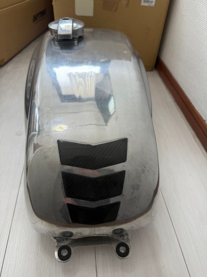 限界値下】SR400 デイトナ製アルミタンク　シートセット