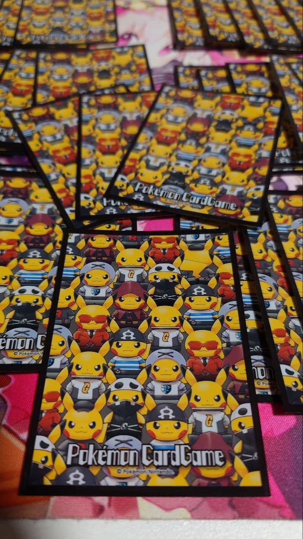 ポケモン　団員ごっこピカチュウ　デッキシールド64枚