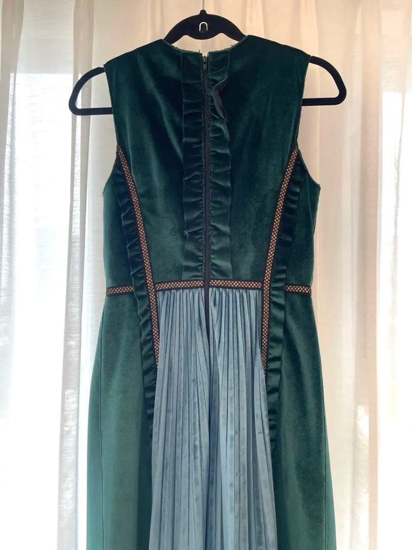 self-portrait グリーン ベルベット ノースリーブ ワンピース