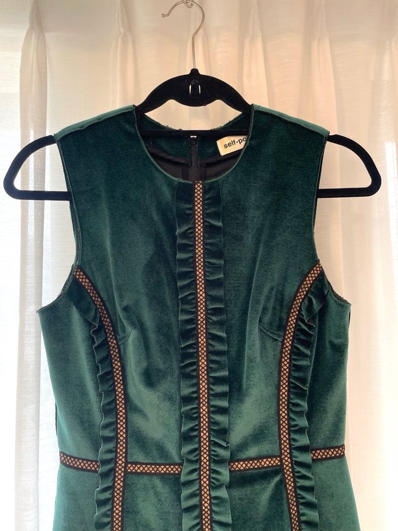 self-portrait グリーン ベルベット ノースリーブ ワンピース