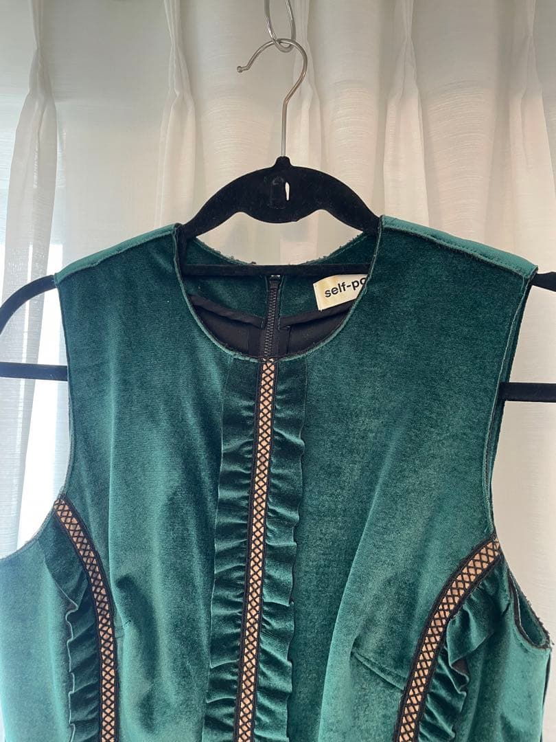 self-portrait グリーン ベルベット ノースリーブ ワンピース