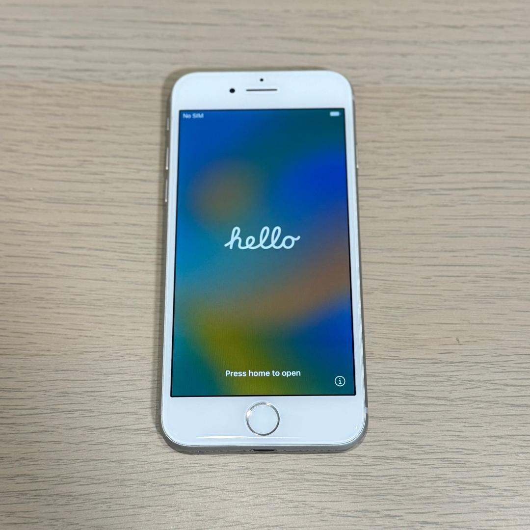 iPhone 8 本体 シルバー 64GB