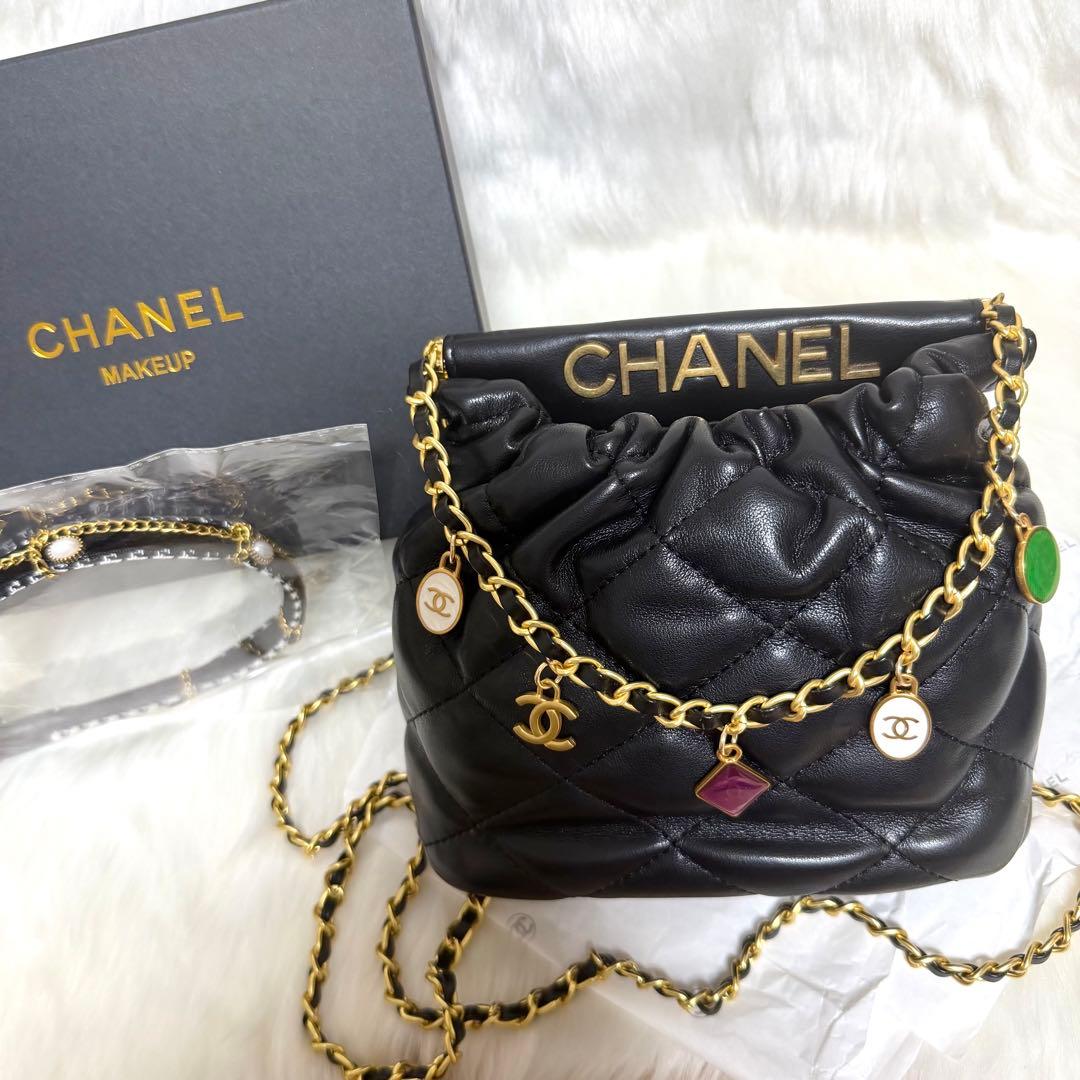 ち*ぃ様 Chanelノベルティ キルティング チャーム付き ショルダーバッグ