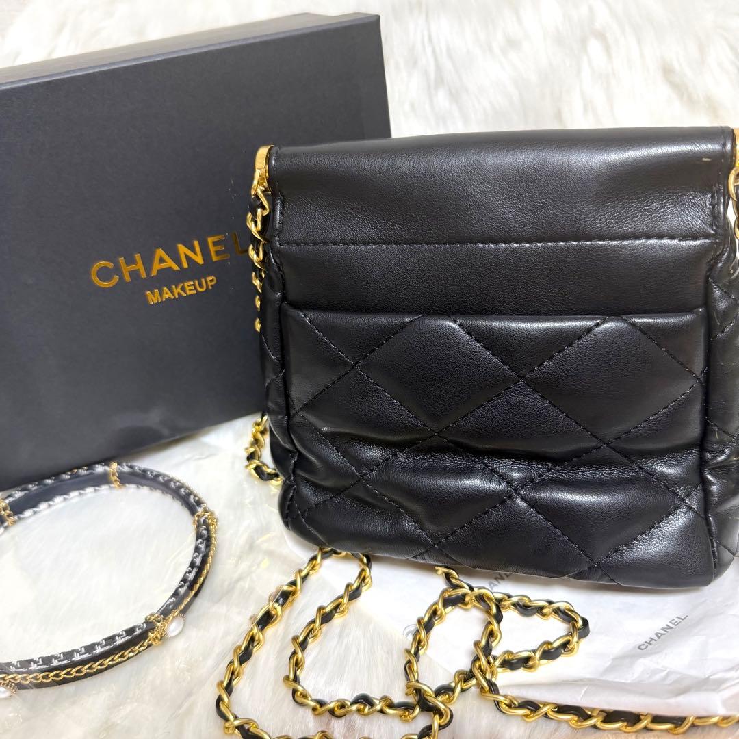 ち*ぃ様 Chanelノベルティ キルティング チャーム付き ショルダーバッグ