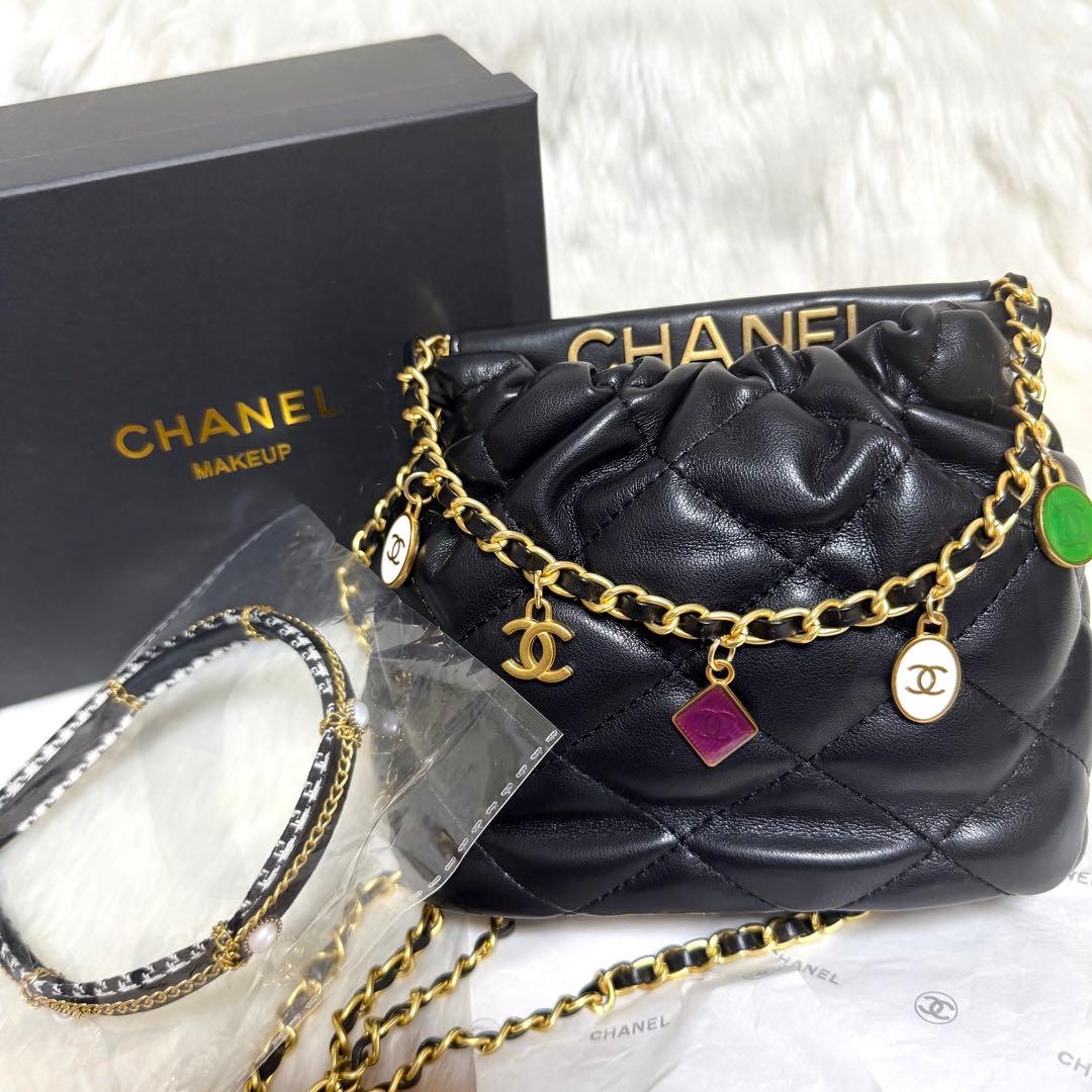 ち*ぃ様 Chanelノベルティ キルティング チャーム付き ショルダーバッグ