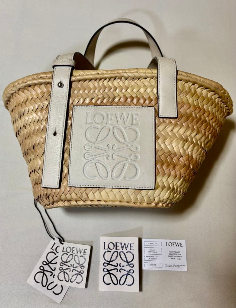 【LOEWE】バスケットバッグ／スモールサイズ／ホワイト／タグと説明書付です。