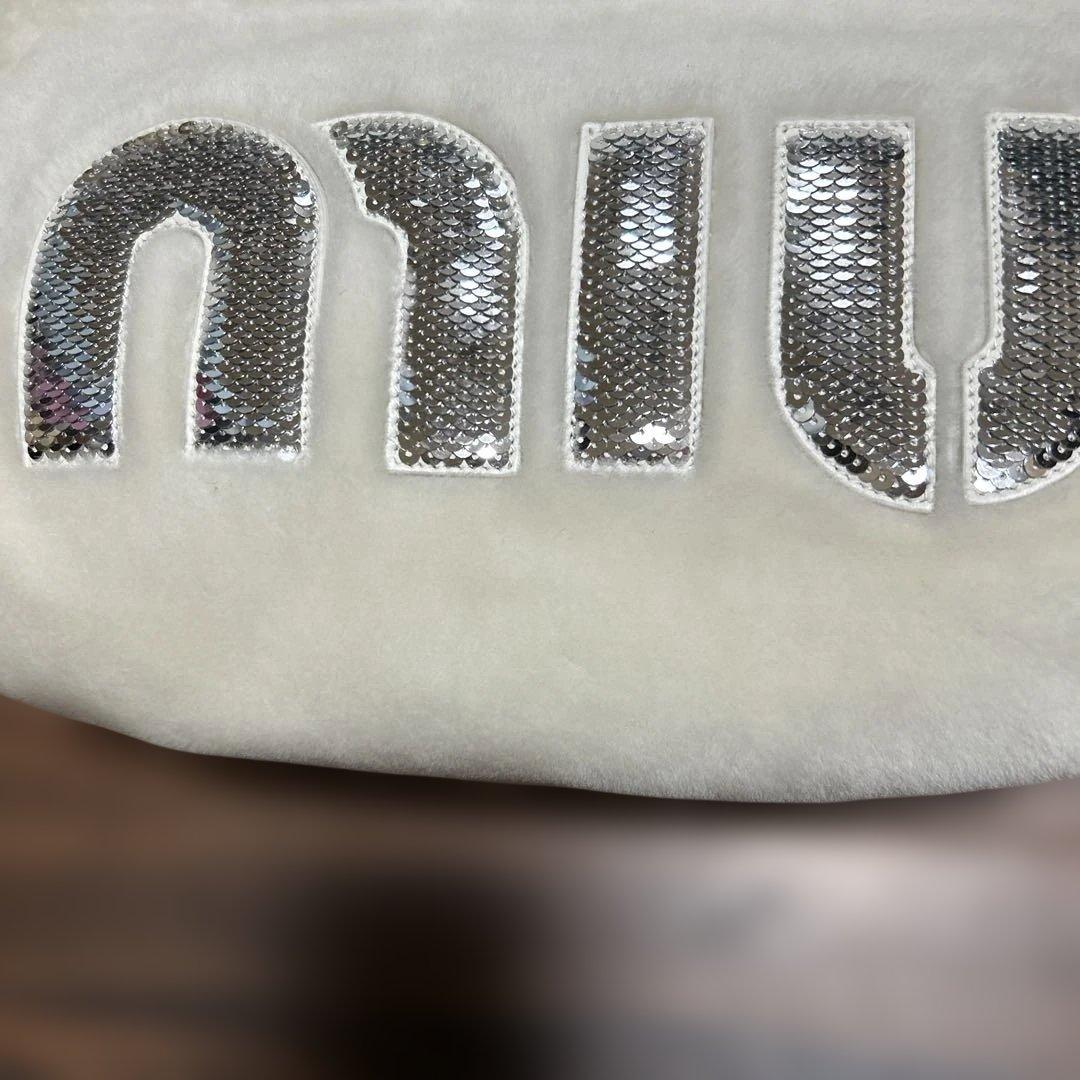 ミュウミュウ　激カワ！白　ファーバッグ！