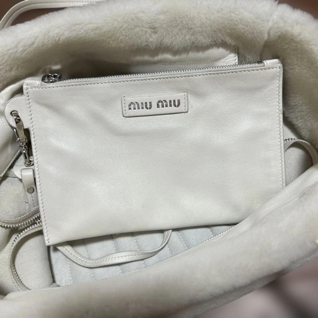 ミュウミュウ　激カワ！白　ファーバッグ！