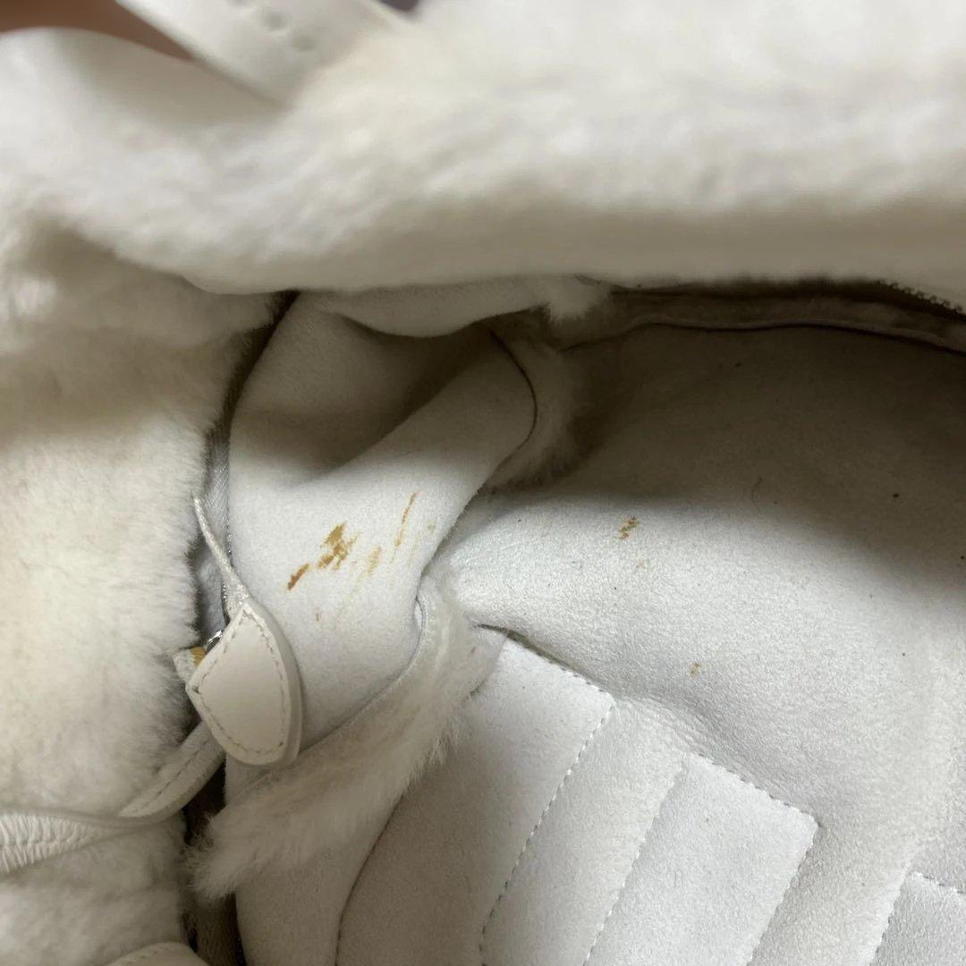 ミュウミュウ　激カワ！白　ファーバッグ！