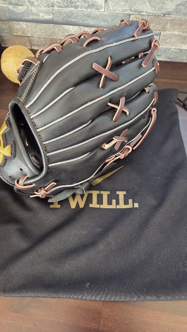お*り様 ほぼ未使用 アンダーアーマー 外野用 左投げ 軟式グローブ 収納袋付き