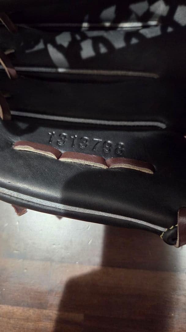 お*り様 ほぼ未使用 アンダーアーマー 外野用 左投げ 軟式グローブ 収納袋付き